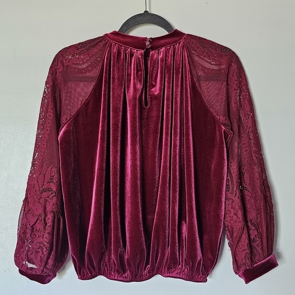 Free People Dream Team respberry color lace sleeves velvet blouse Size XS - Picture 3 of 12